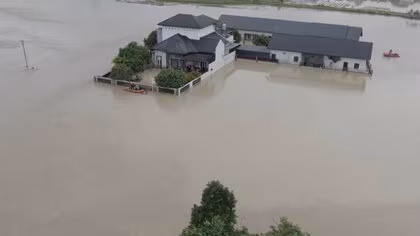 インドネシア豪雨で日本人少なくとも8人が孤立状態&hellip;宿泊施設に滞在しけが人なし　現地当局が救助検討　スマトラ島では死者400人超