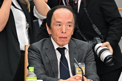 日銀総裁、12月会合で「利上げの是非判断」　「地ならし」見方も