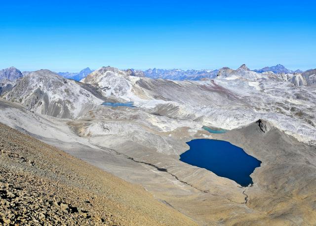 スイス、超富裕層への課税強化案を否決　気候変動対策めぐり国民投票