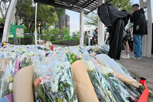 香港警察、高層住宅の火災をめぐり2人を逮捕　批判を警戒、統制強化