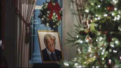 &ldquo;例年より控えめ&rdquo;も50本以上のツリー&hellip;トランプ大統領&ldquo;肖像画&rdquo;も　アメリカ・ホワイトハウスで恒例のクリスマス飾り付けお披露目