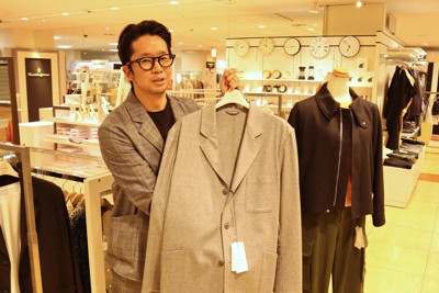 高崎高島屋バイヤーが選ぶ逸品、日本橋で評判　3000円靴下も好評