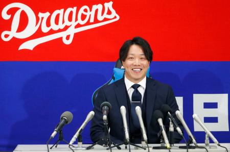 中日の柳、年俸２億で３年契約　ＦＡ松葉は１億で複数年