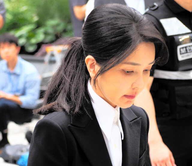 韓国前大統領の妻に懲役15年求刑　高級バッグを受け取った罪など