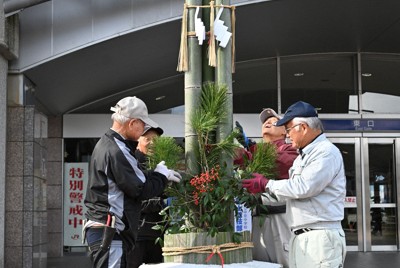 師走の風物詩、今年も　JR日豊線の5駅、駅前に大門松