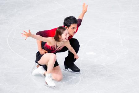 ペアの三浦、木原組がＳＰ首位　フィギュアＧＰファイナル