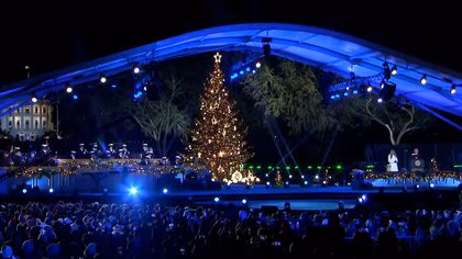 クリスマスツリー点灯式にトランプ大統領夫妻…ホワイトハウス前　「8つの戦争解決し、あと1つ」ウクライナ・ロシア停戦に意欲　