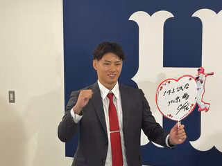 【速報】ドラ１入団から8年目で覚醒 カープ中村奨成は年俸3.7倍に！「こんなに上がるとは思ってなかった」入籍発表翌日に契約を更改