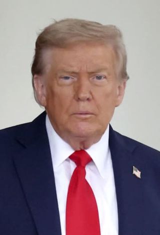 「小さい車」の製造承認　トランプ氏、SNSに投稿