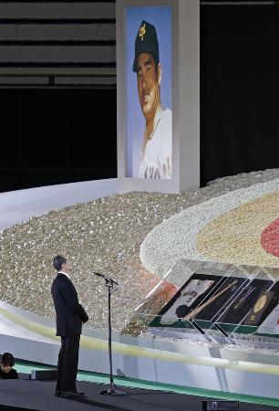 王さん「長嶋さんのため優勝を」　巨人ＯＢ総会であいさつ