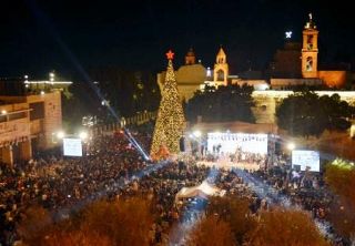 ベツレヘムでＸマスツリー点灯式　３年ぶり設置、キリスト生誕地