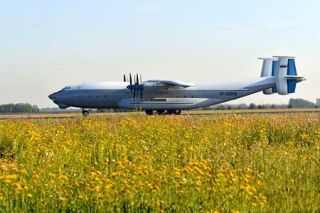 ロシア軍輸送機墜落、７人死亡　突然分解、最後のアントノフ２２