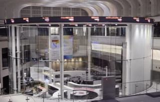 東証、午前終値5万0688円　米金融政策決定控え様子見