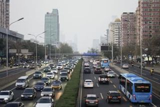 中国11月新車販売4％減　10カ月ぶりマイナス