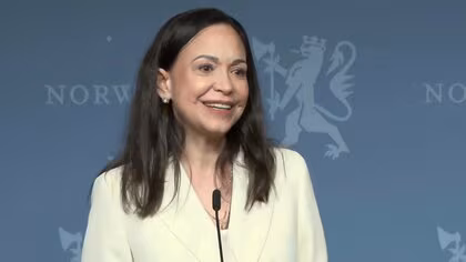 ノーベル賞10年ぶり日本人ダブル受賞2人会見でメダル「裏側に名前」　平和賞・マチャド氏は命懸けで出国　11カ月ぶり公の場に「ベネズエラは自由になる」