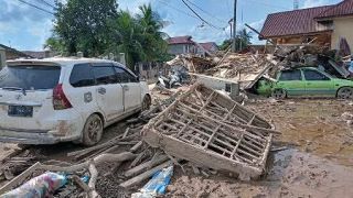 インドネシア豪雨、死者千人超に　スマトラ島で６５万人避難