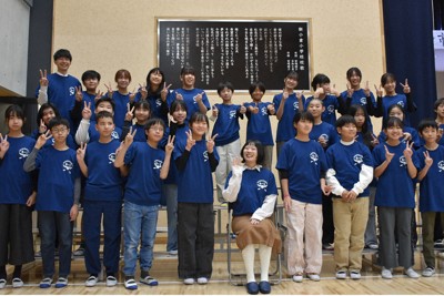 SHISHAMO・宮崎朝子さん作成の校歌お披露目　全校児童が斉唱