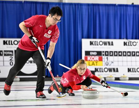 カーリング、小穴・青木組２勝目　混合の五輪最終予選１次リーグ