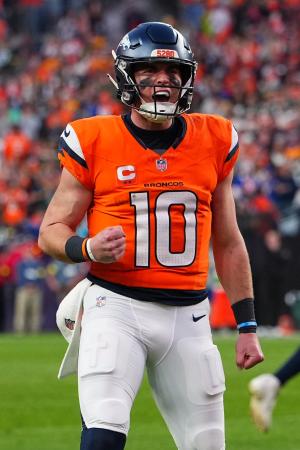 ブロンコスがプレーオフ進出　米プロフットボール、ラムズも