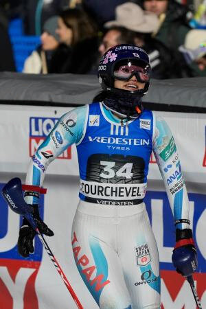 安藤が１６位、シフリン連勝　アルペンＷ杯女子回転