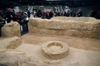 ローマ地下鉄「博物館駅」が開業　発掘調査で遅延、古代の遺物展示