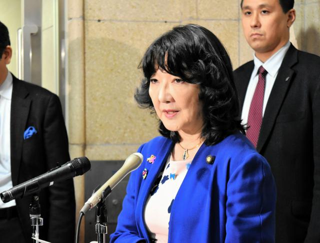 片山財務相「行き過ぎた動きには適切に対応」　円安進行で市場牽制