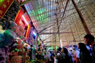 香港巨大竹祭壇、火災悼む　３万本使用、ギネス記録