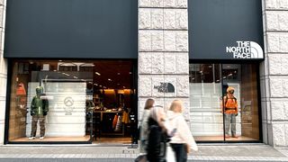 日本版ノース・フェイスの実力とは： &ldquo;高機能タウンユース&rdquo; で本家・米国越え