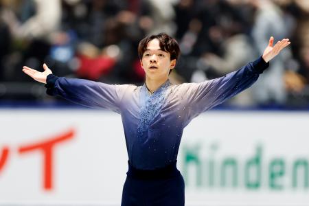 フィギュア鍵山２連覇で五輪代表　２位佐藤、３位三浦も確実