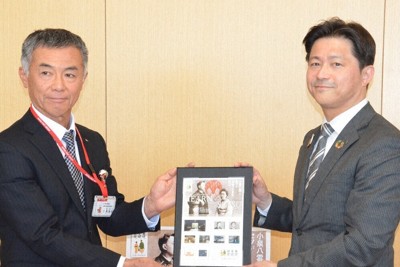 「八雲とセツ」切手販売　1000シート限定　夫妻写真図柄に