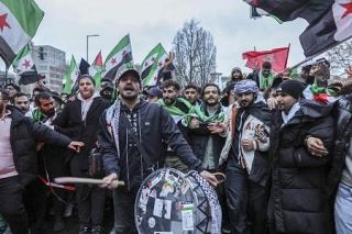 ドイツ、シリア人移民を送還　１１年内戦開始後、初めて