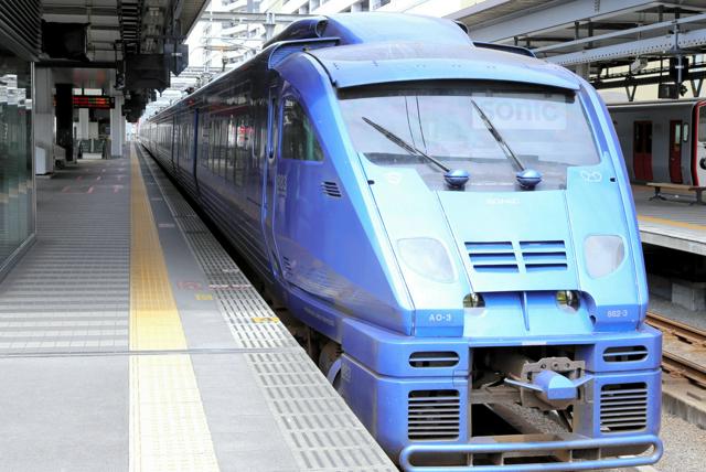 特急ソニックの車内で白煙、モバイルバッテリー燃える　乗客らは避難