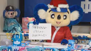 中日･上林誠知選手（30）2850万円アップの推定4600万円でサイン！サンタ姿のドアラも契約更改｢食パン90g増｣の年俸アップに終始ごきげん