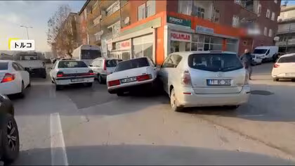 &ldquo;暴走車&rdquo;が車7～8台に衝突&hellip;街はパニックに　無免許の18歳男に罰金約32万円　トルコ