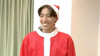 &ldquo;三浦サンタ&rdquo;が仲間に高級焼肉弁当をプレゼント ！ 「一年いい子だった人には（笑）ニューイヤーに向けての勝負飯になれば」