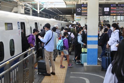 赤ちゃん連れ帰省を乗り切る極意は？漫画家松本ひで吉さんに聞く