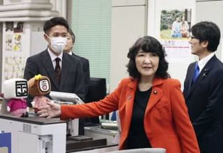 国債発行総額180兆円を決定　3兆円増、超長期債は減額