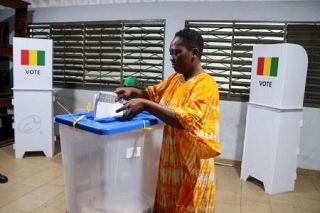 軍政ギニアで大統領選　政変首謀者の勝利確実視