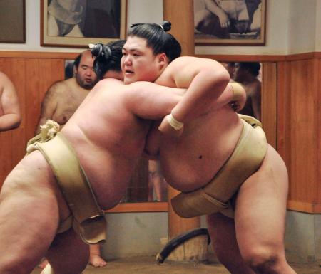 王鵬、一層の飛躍を期す　今年は関脇昇進も満足せず