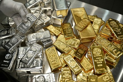 NY金、最高値から急反落　5％近く　利益確定売り膨らむ