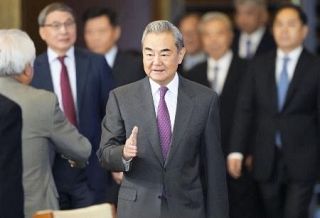 中国、対日で韓国に秋波　外相電話会談で歴史言及