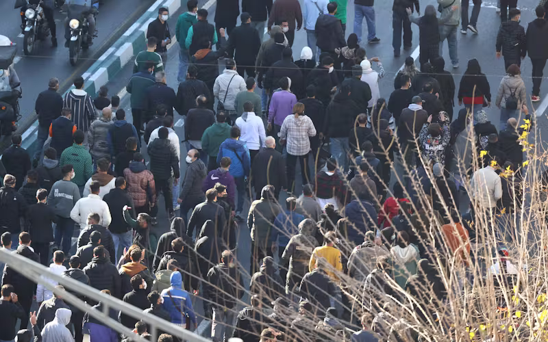 イランでデモ拡大、経済低迷に不満　治安部隊と衝突で死者も