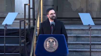 ニューヨーク市長に初のイスラム教徒ゾーラン・マムダニ氏就任　「家賃値上げ凍結」「バス無料化」など掲げる