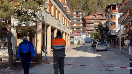 スイスのスキーリゾート火災　原因は卓上花火を天井に近づけたことによる引火か　捜査当局発表　死者40人、身元不明も