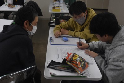 仙台自主夜間中学　70代主婦も通う「学び直し」の場、11年の歩み