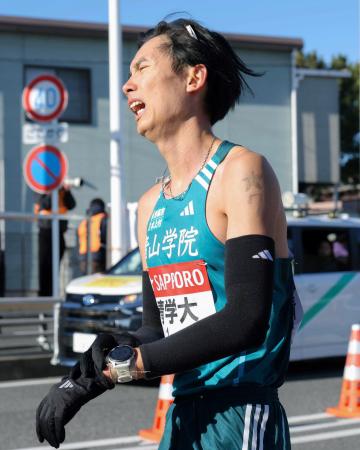 青学、亡き友を思う「★７」　体の一部にペンで記し頂点に