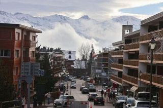 スイス火災「観光客離れ」懸念　死傷者多数、医療体制もろさ露呈