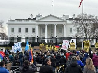 拘束は「独裁打倒」「権力乱用」　米国内のマドゥロ氏反応分かれる