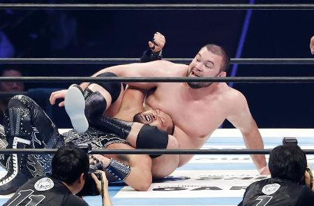 ウルフがプロレス初戦勝利　東京五輪柔道金メダリスト