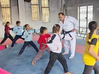 ガザの空手教室、子どもの支えに　全員初心者、空腹抱え練習